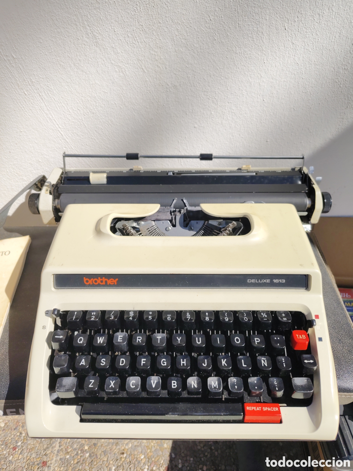 Antig&uuml;edades: M&agrave;quina d escribir Brother DELUXE 1613