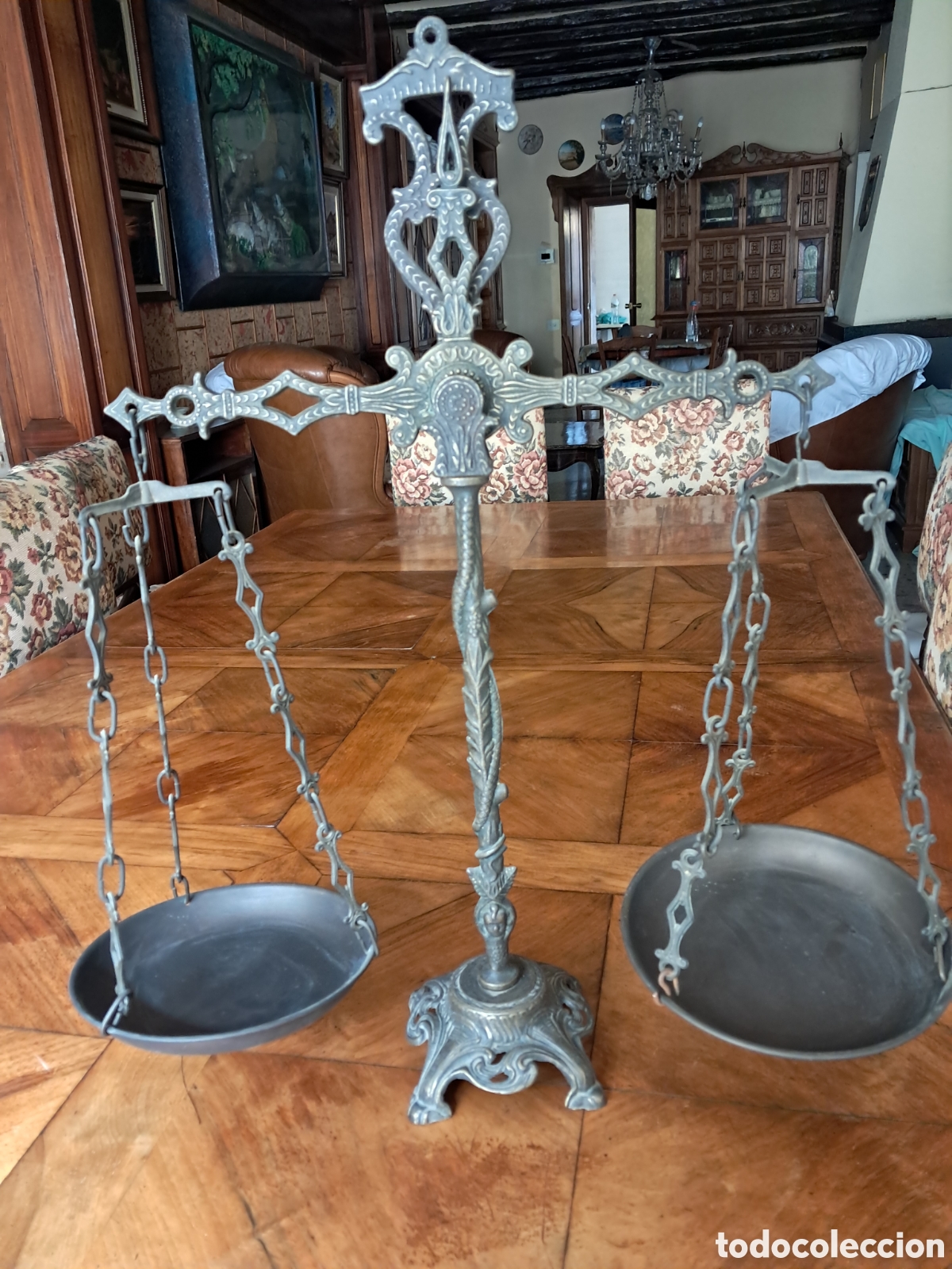Antiques: Balan&ccedil;a de dos plats, estil Art Nouveau