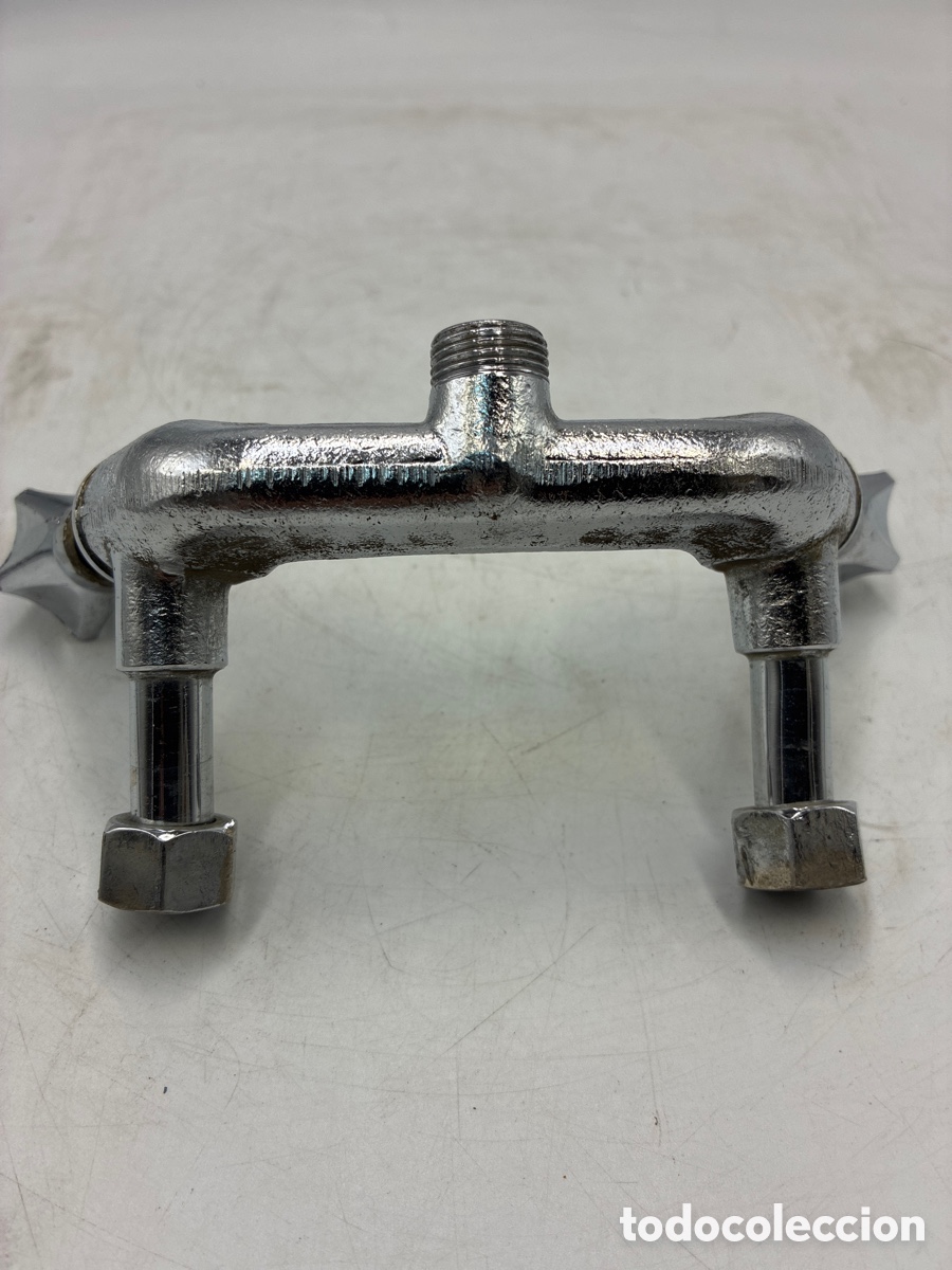 Antig&uuml;edades: Grifo de ba&ntilde;era antiguo.