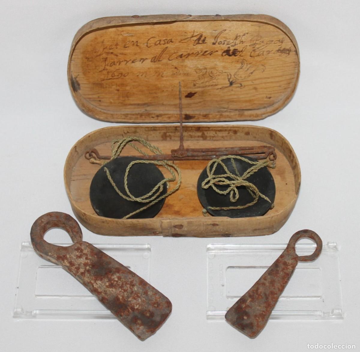 Antig&uuml;edades: Balanza quilatera antigua. Joseph Farrer. A&ntilde;o 1690. Con estuche original
