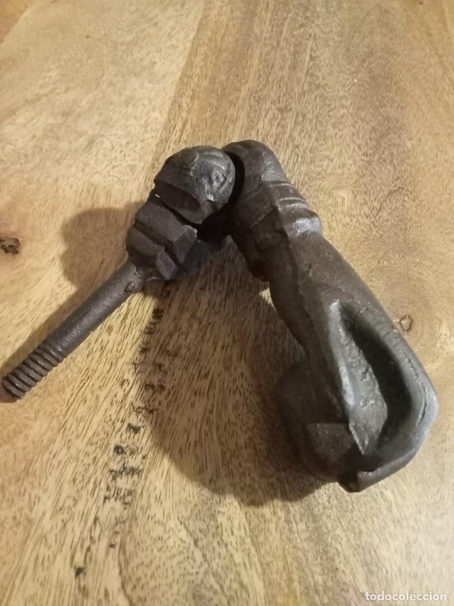 Antig&uuml;edades: ANTIGUA ALDABA ORIGINAL PICAPORTE DE HIERRO FUNDIDO, SIGLO XIX