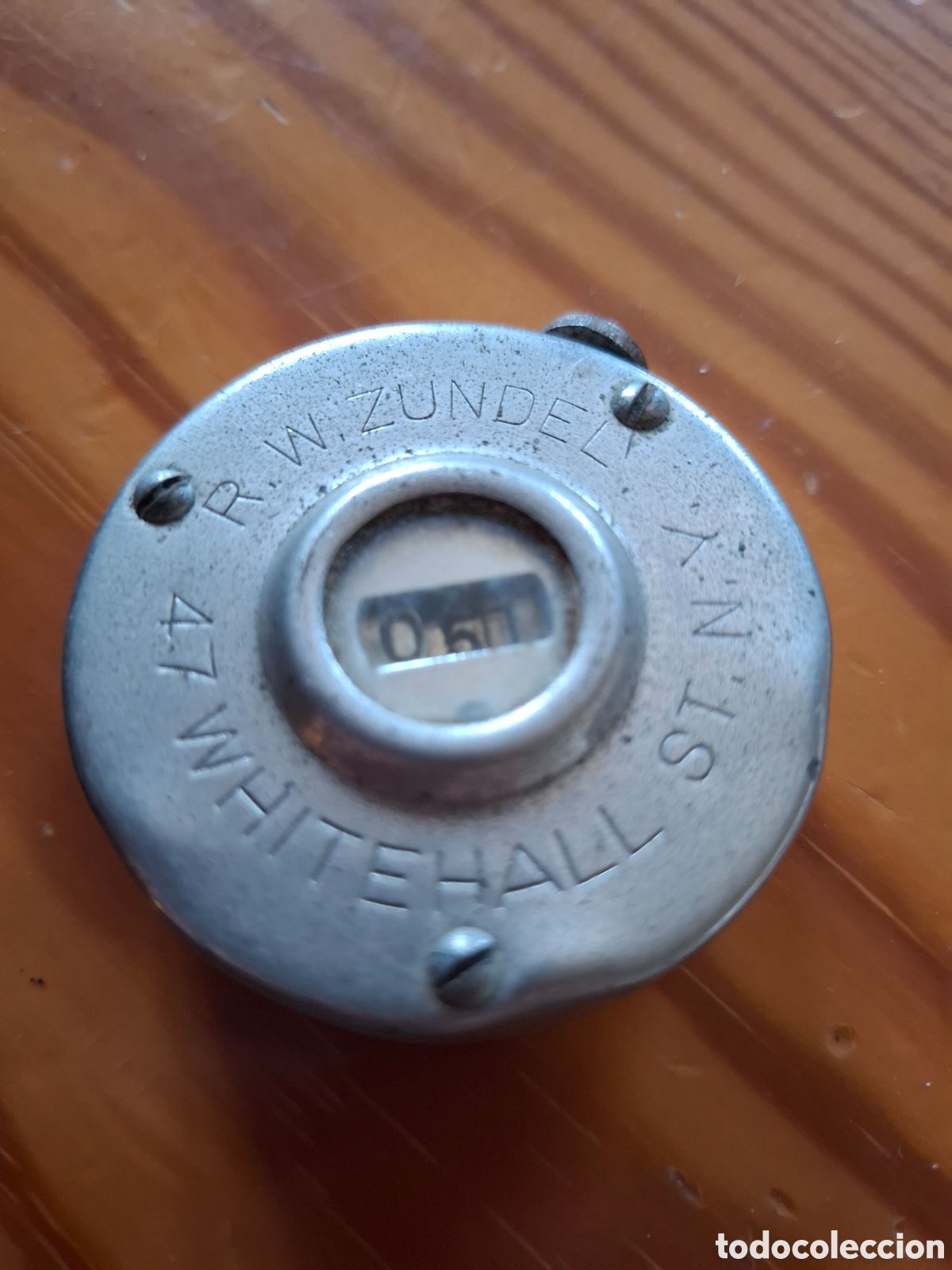 Antig&uuml;edades: Contador manual antiguo con pulsador.