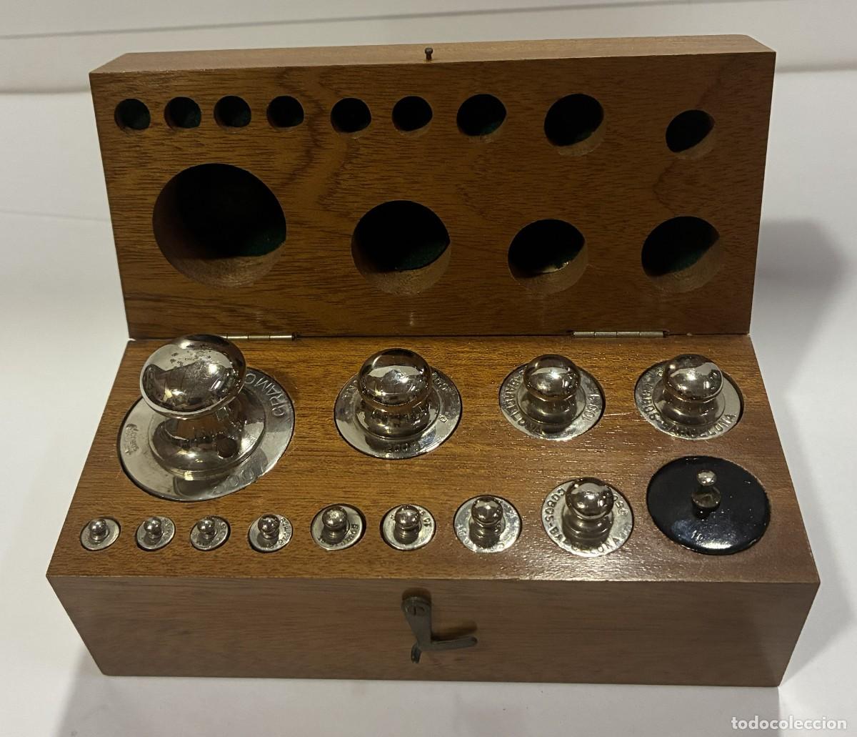 Antig&uuml;edades: CAJA DE PESAS DE FARMACIA COMPLETAS BARCELONA 12 PESAS Y PESITAS DE CTGRS