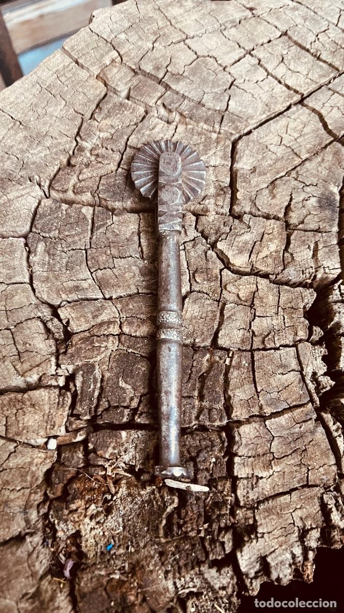 Antig&uuml;edades: Marcador panadero rueda reposter&iacute;a cortapastas hierro forjado s XVII XVIII 15cms