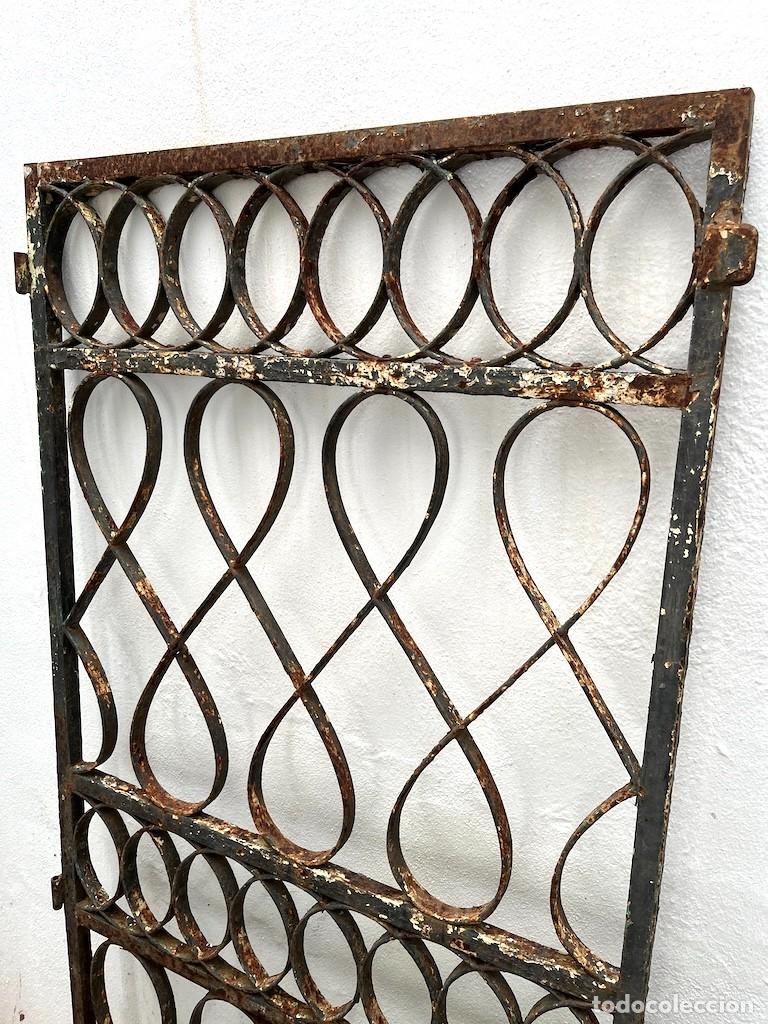 Antig&uuml;edades: Reja antigua de hierro forjado - Foto 1