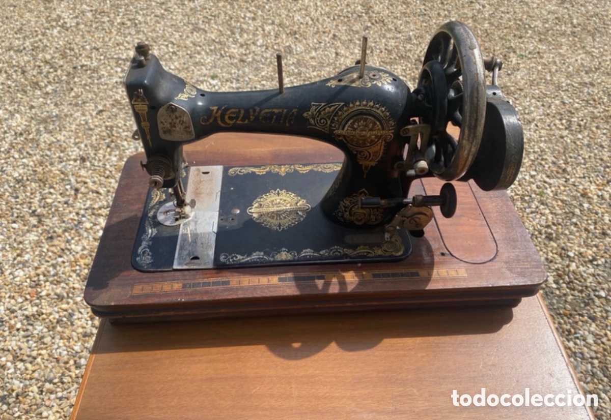 Antig&uuml;edades: Antigua m&aacute;quina de coser Helvetia