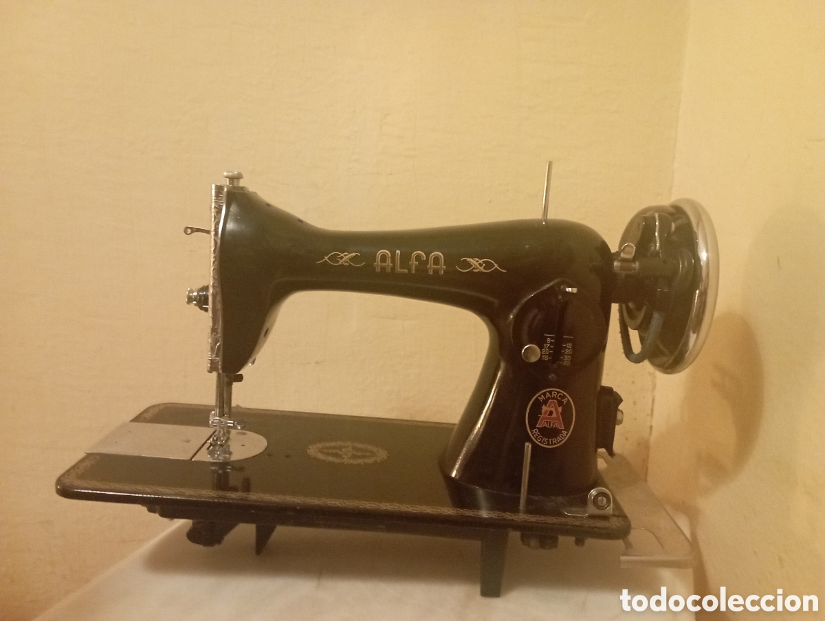 Antig&uuml;edades: Maquina de Coser Marca ALFA