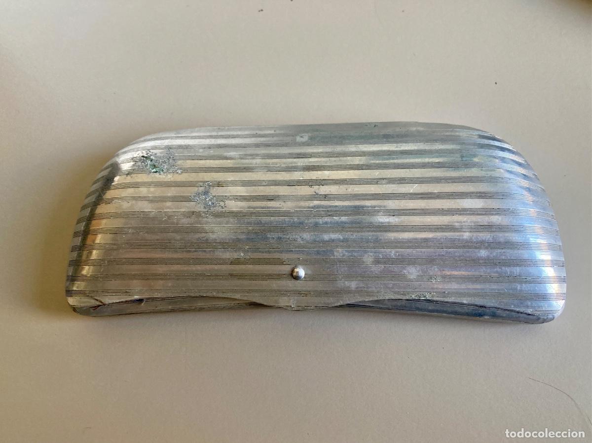Antig&uuml;edades: Antiguo estuche met&aacute;lico para gafas / anteojos