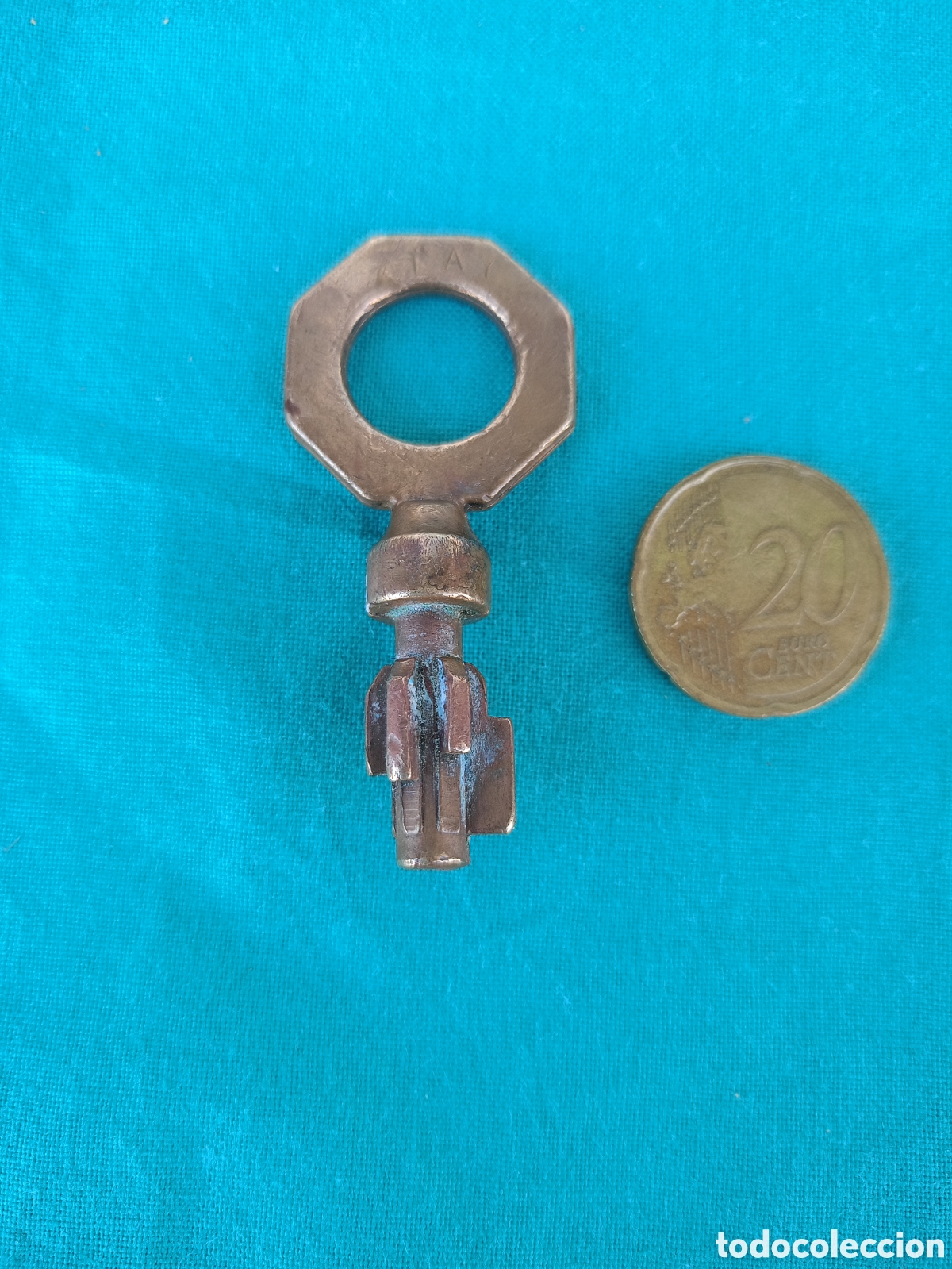 Antig&uuml;edades: ANTIGUA LLAVE DE BRONCE ALTA SEGURIDAD, HUECA.