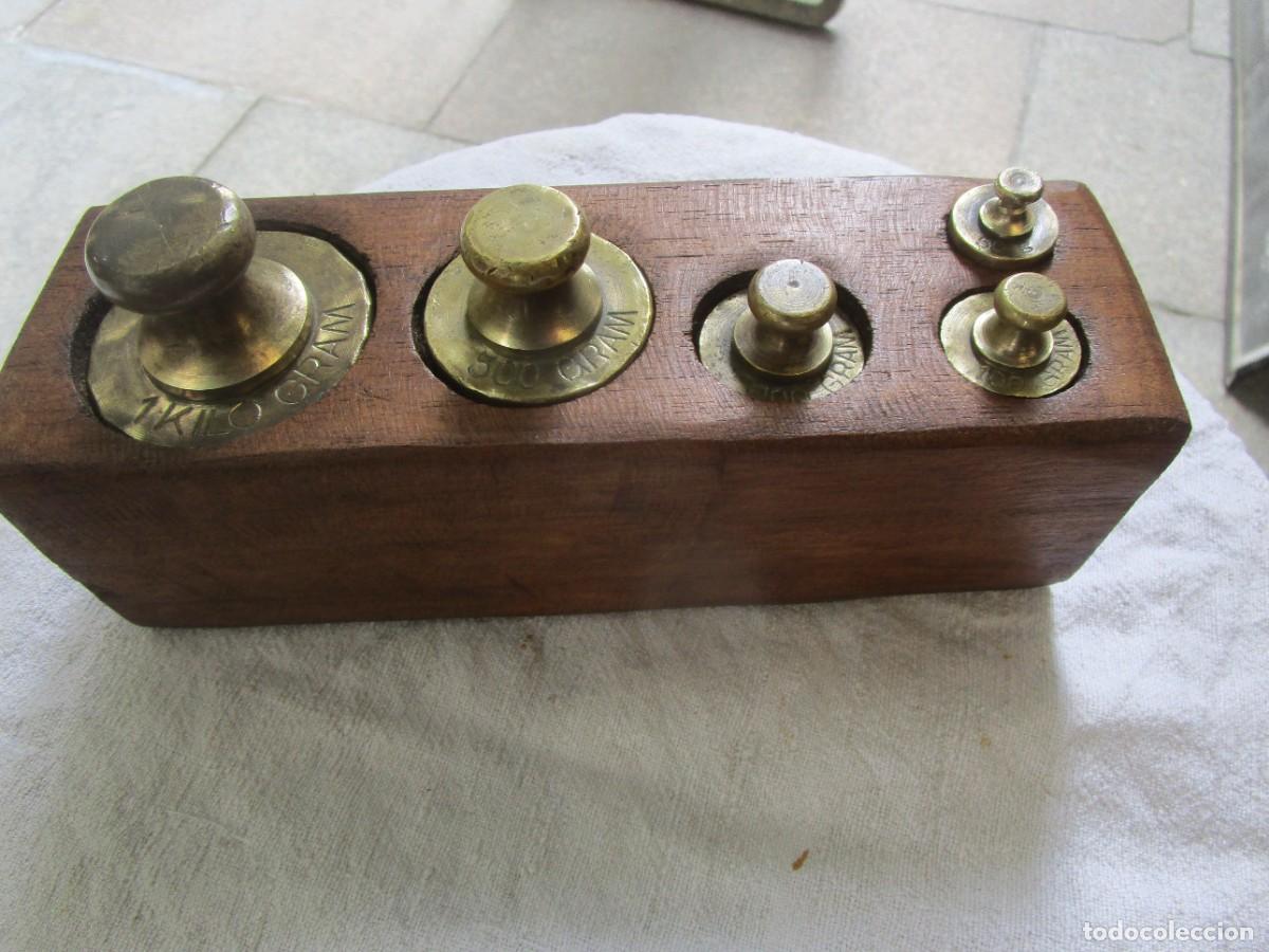 Antig&uuml;edades: CAJETIN CON 5 PONDERALES PESAS BRONCE 1KG 500 200 100 Y 50GR- RESELLOS DE CONTROL EN LOS COSTADOS. +