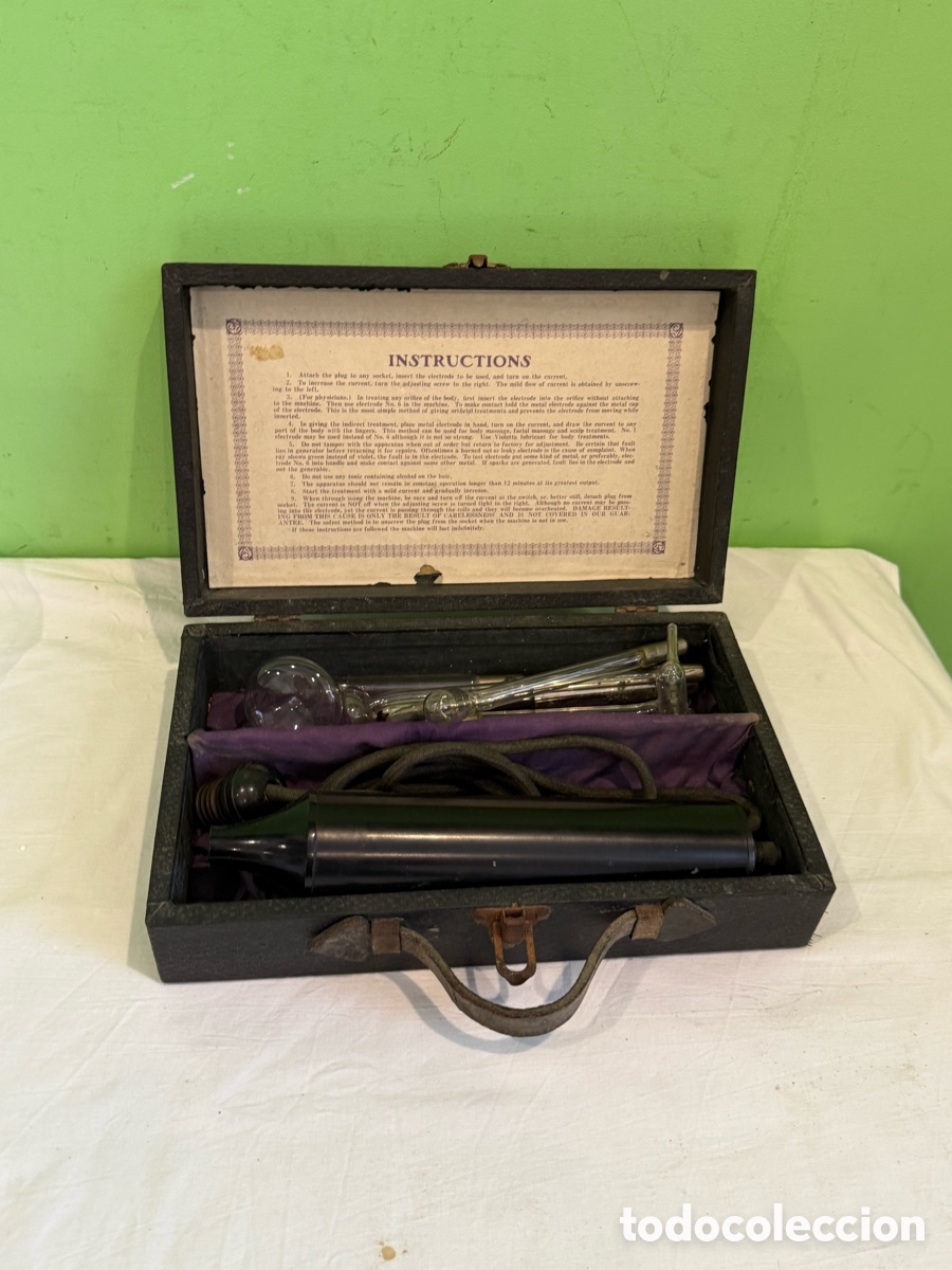 Antig&uuml;edades: Antiguo aparato m&eacute;dico electroterapia con electrodos de vidrio en caja original