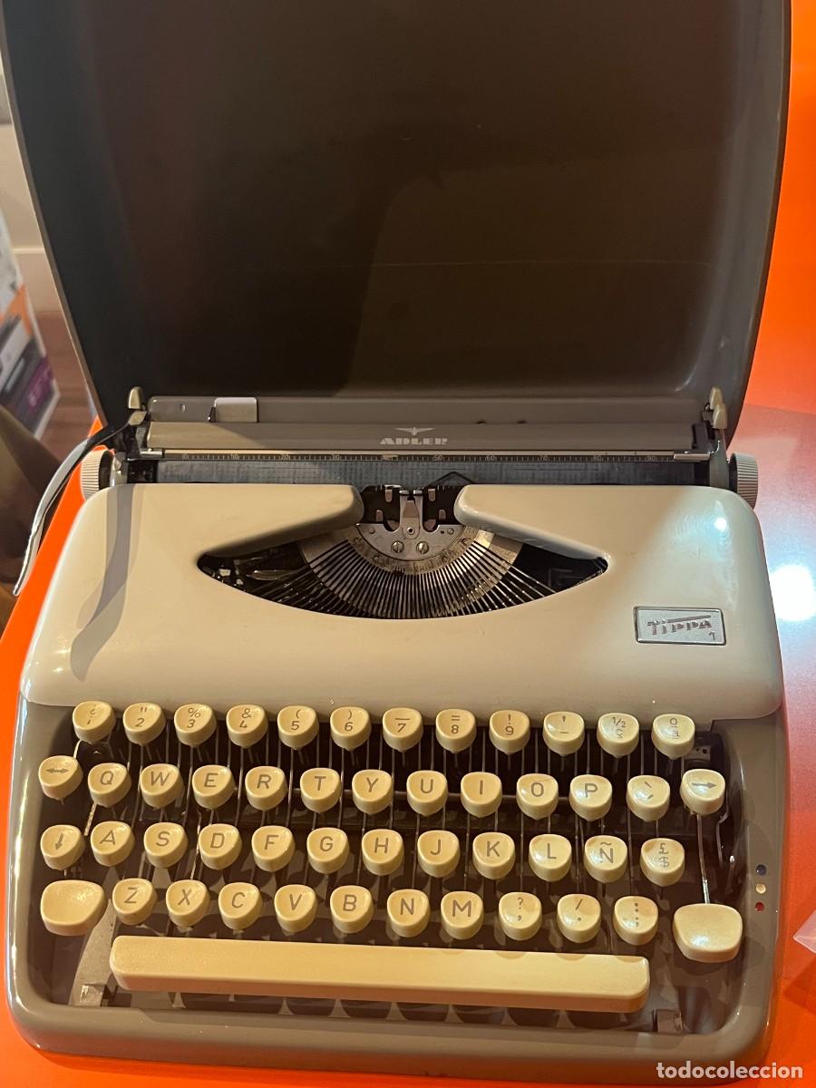 Antig&uuml;edades: Maquina de escribir antigua