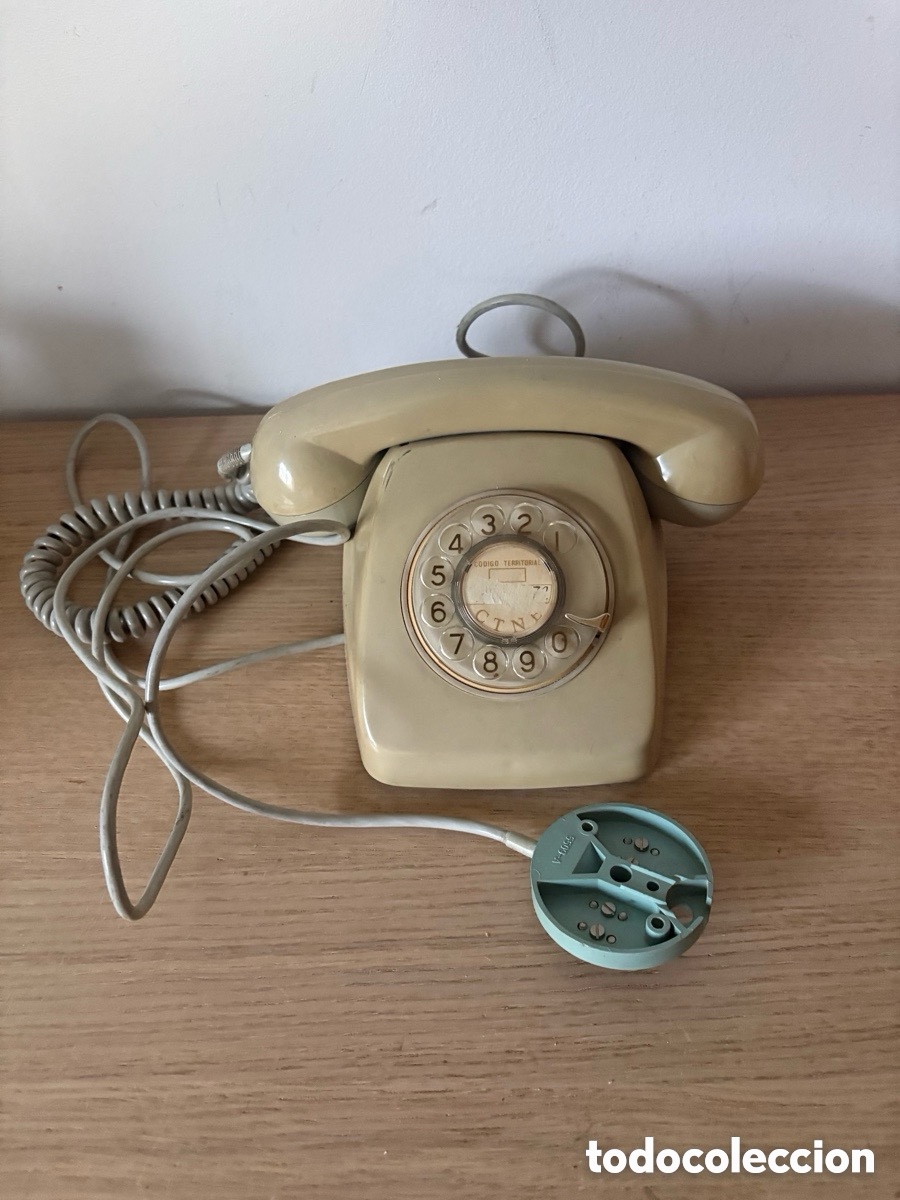 Tel&eacute;fonos: Antiguo tel&eacute;fono de baquelita CTNE