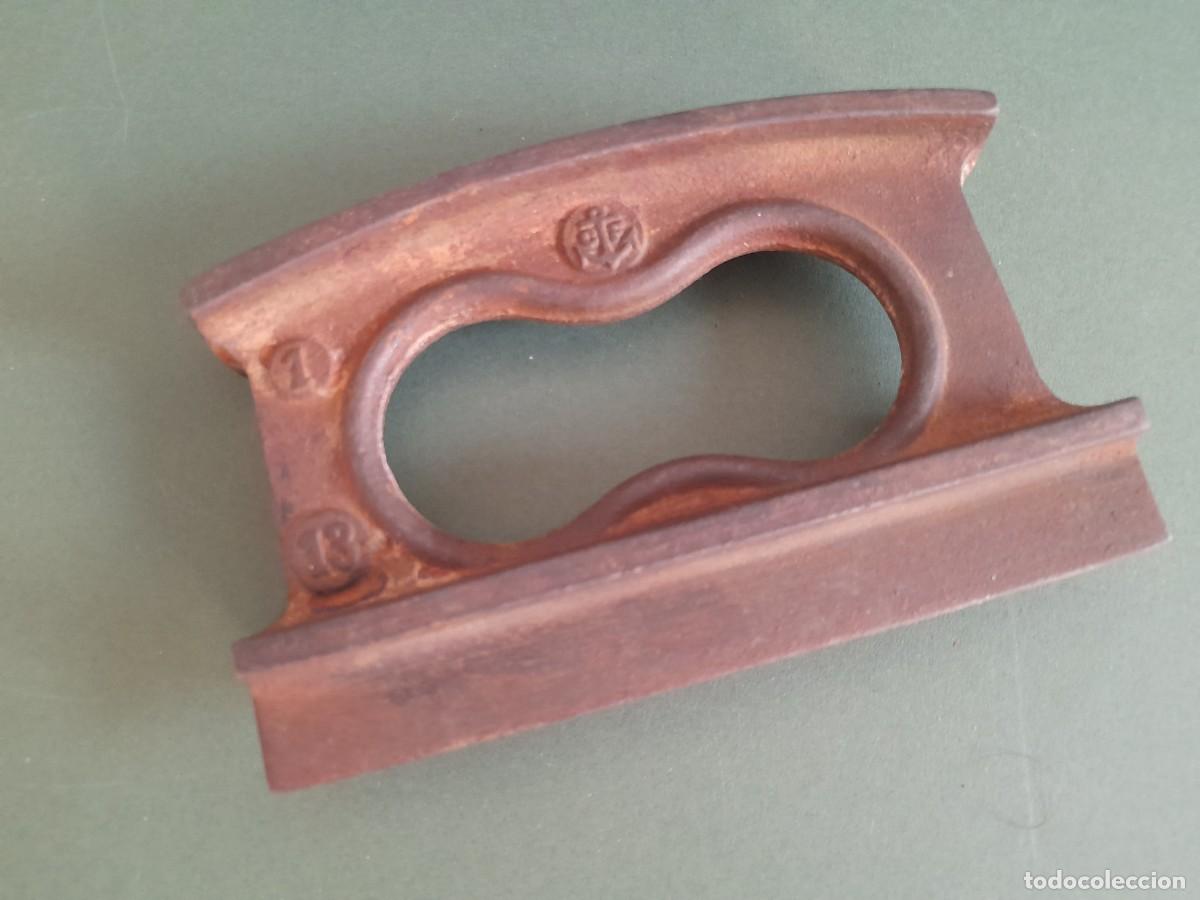 Antig&uuml;edades: herramienta / util de alba&ntilde;il, para repuntar entre ladrillos (hierro, 9x14cm aprox)