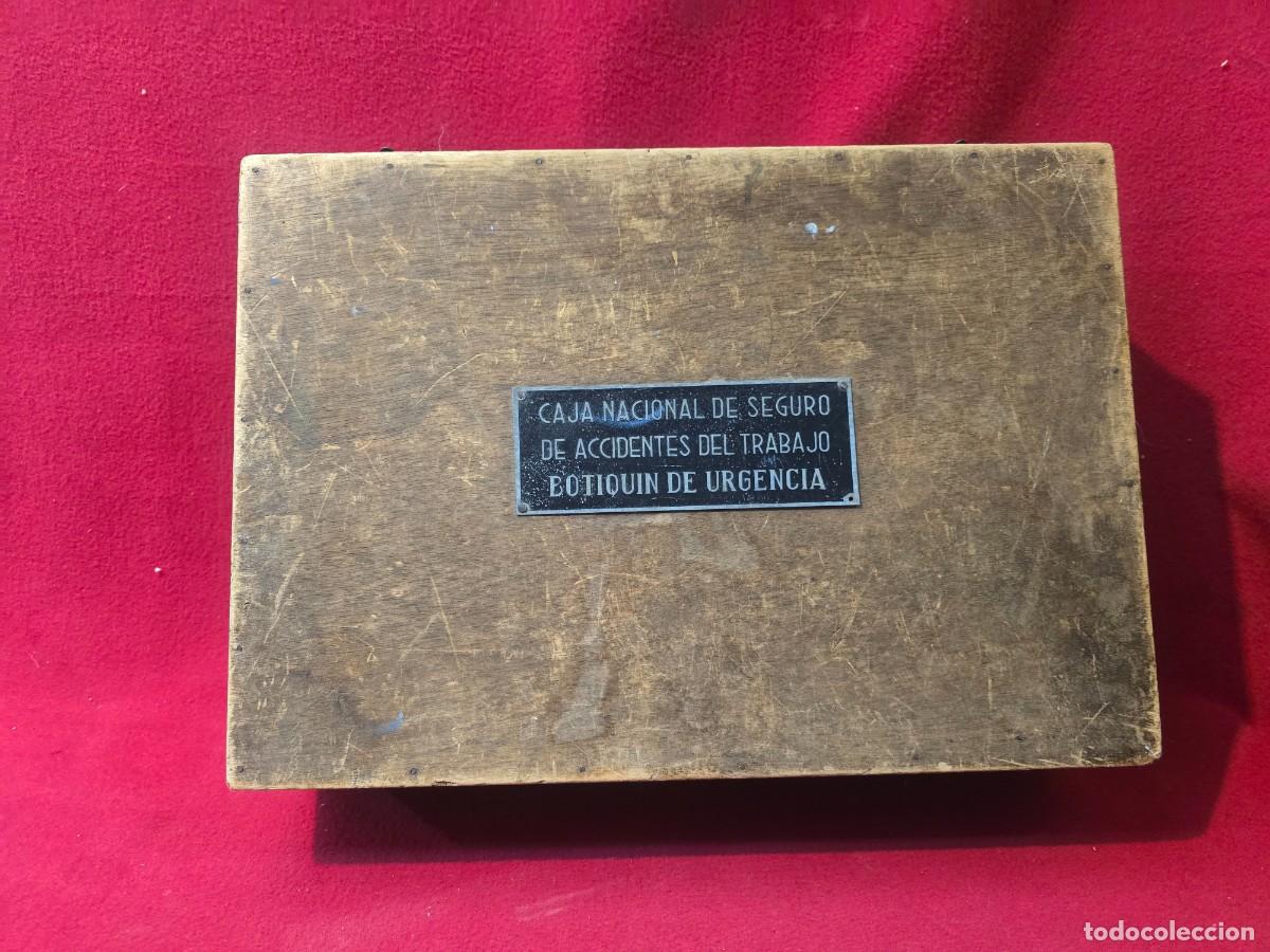 Antig&uuml;edades: CAJA NACIONAL DE SEGURO DE ACCIDENTES DEL TRABAJO. BOTIQUIN DE URGENCIA