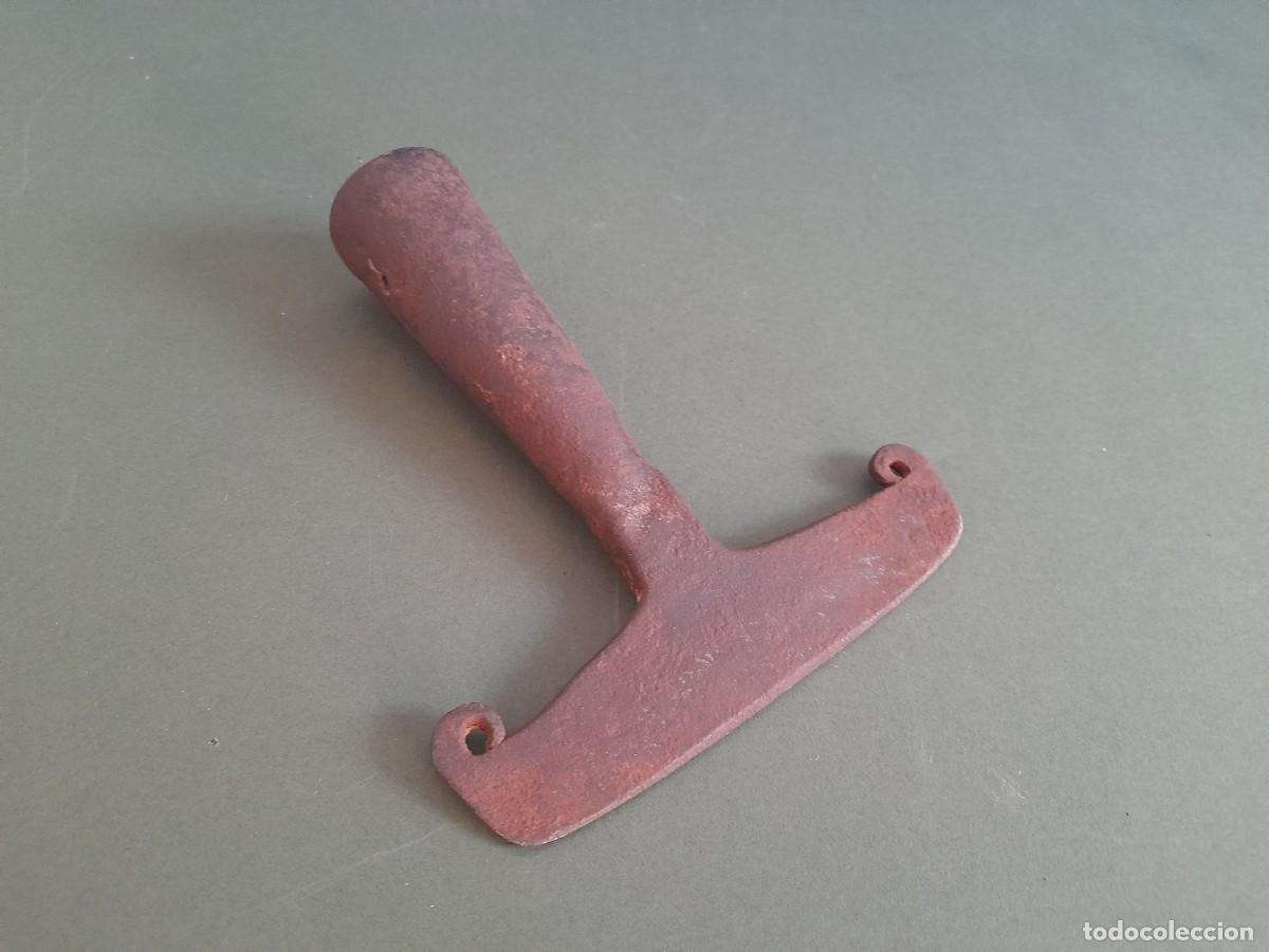 Antig&uuml;edades: peque&ntilde;a herramienta de forja, sin mango, gavil&aacute;n o parecido, 11,5x14cm aprox