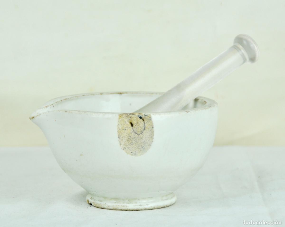 Antig&uuml;edades: Antiguo mortero de farmacia con mazo de cristal