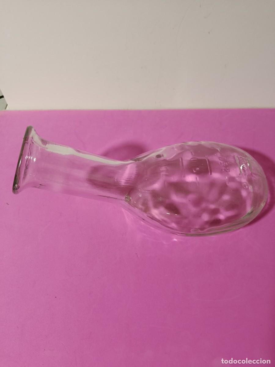 Antig&uuml;edades: ORINAL DE CRISTAL MASCULINO PARA HOSPITAL