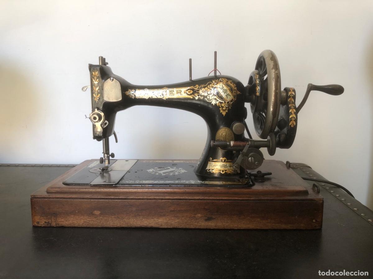 Antig&uuml;edades: M&aacute;quina coser Singer manivela