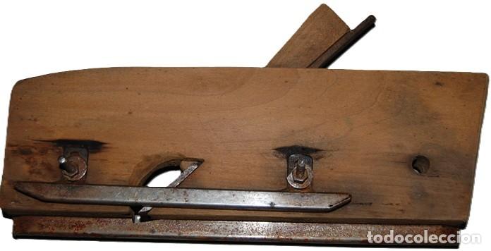 Antig&uuml;edades: ANTIGUO CEPILLO DE CARPINTERO-02