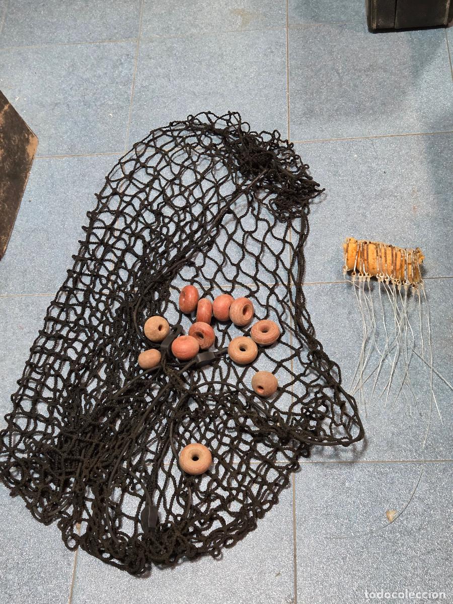 Antig&uuml;edades: ascesorios de pescar 12 boyas, 18 anzuelos y redes