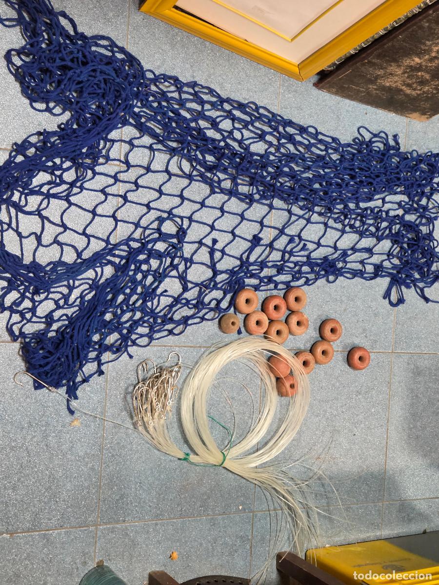 Antig&uuml;edades: ascesorios de pescar 14 boyas, 30 anzuelos y redes