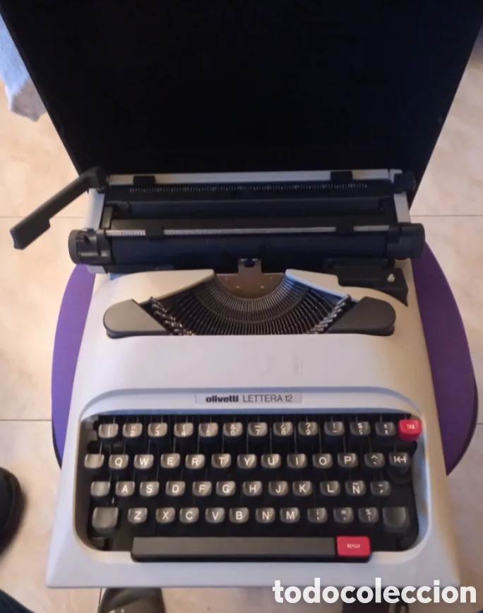 Antig&uuml;edades: M&aacute;quina de escribir Olivetti Lettera 12 - Dise&ntilde;o Mario Bellini - Excelente Estado Est&eacute;tico - Sin Cin