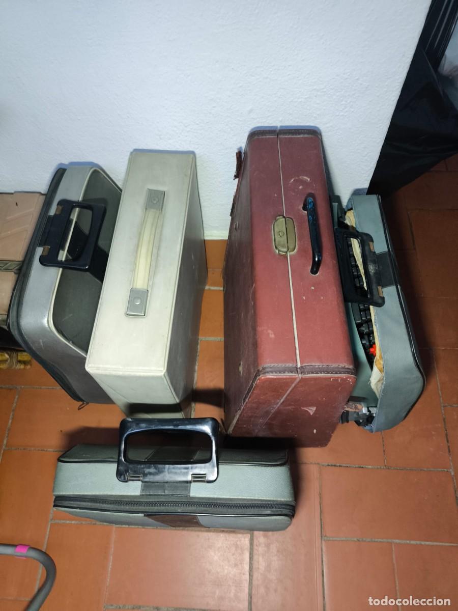 Antig&uuml;edades: Gran Lote de 5 M&aacute;quinas Olivetti: Lettera 32 (x2), Studio 44, Lettera 25 y DL.