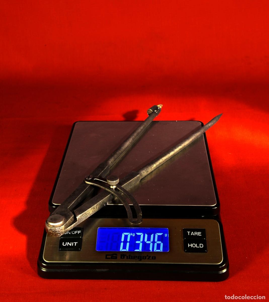 Antig&uuml;edades: Antiguo Comp&aacute;s de Forja de Trazado con Portal&aacute;piz original de 31,5cm (ca 1900-1930)