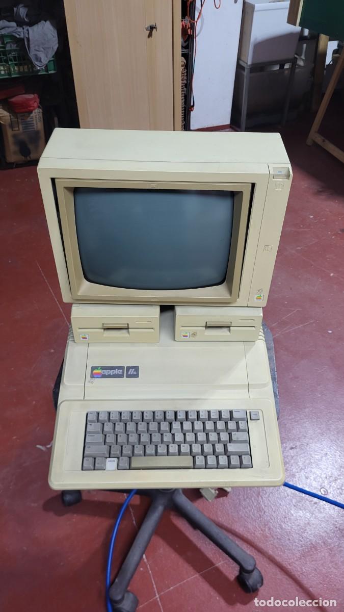 Antig&uuml;edades: Apple II con monitor y 2 disqueteras Ordenador