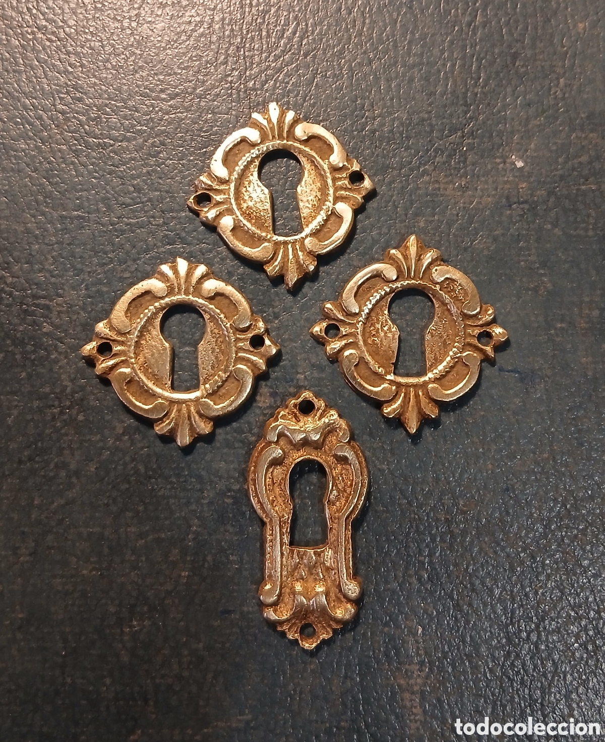 Antig&uuml;edades: 4 placas pasallaves antiguas de metal