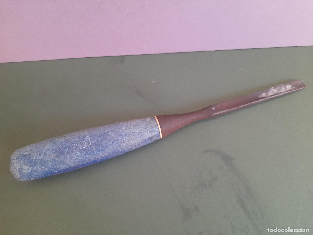 Antig&uuml;edades: gubia marples con corte de 9mm aprox, largo 26cm aprox, mango de plastico