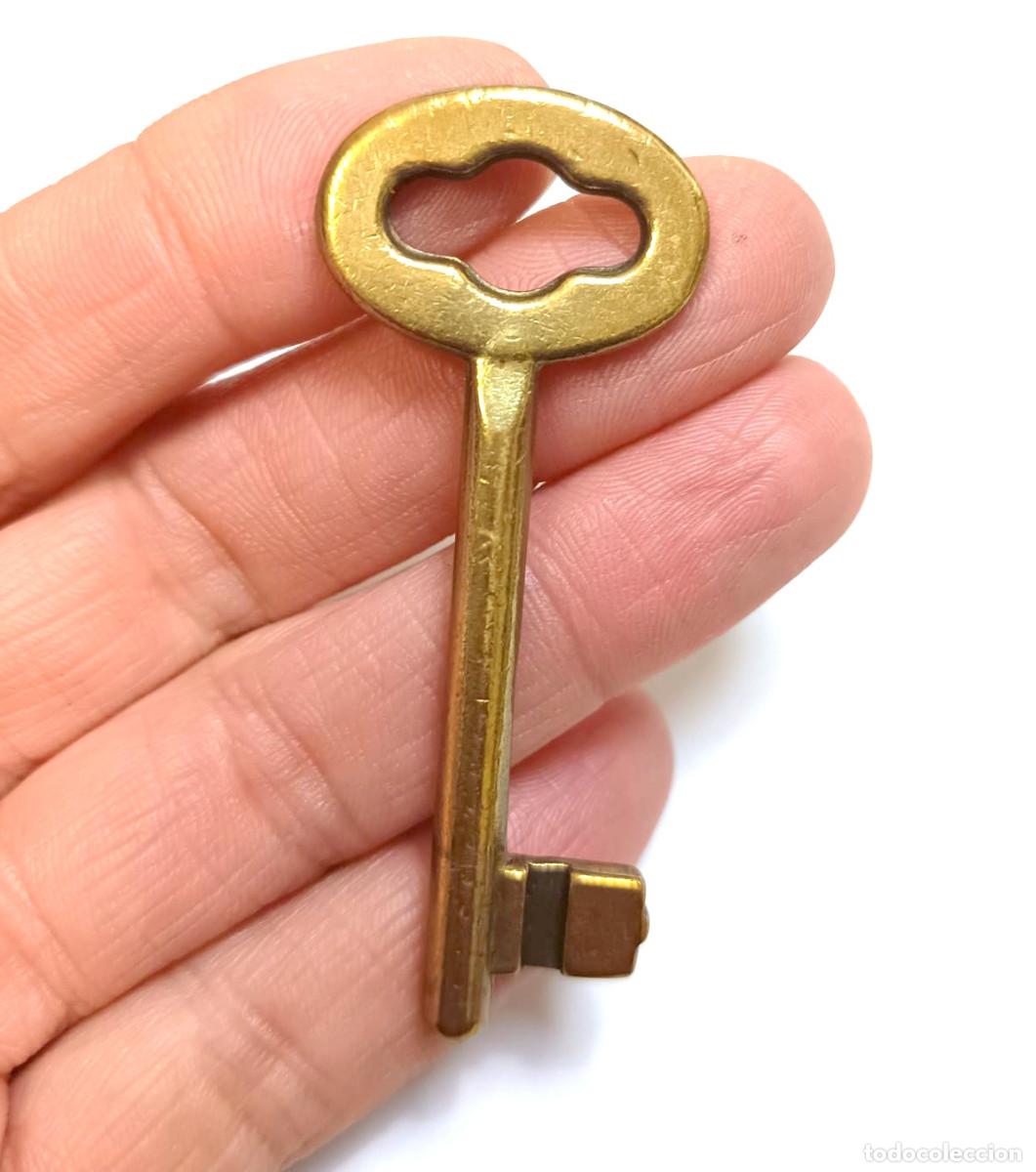 Antig&uuml;edades: Llave vintage A&ntilde;os 60-70's, Metal color oro , largo 6.6 cm