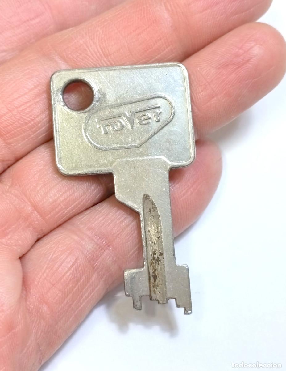 Antig&uuml;edades: Llave vintage TOVER , Metal color plata , largo 5.5 cm