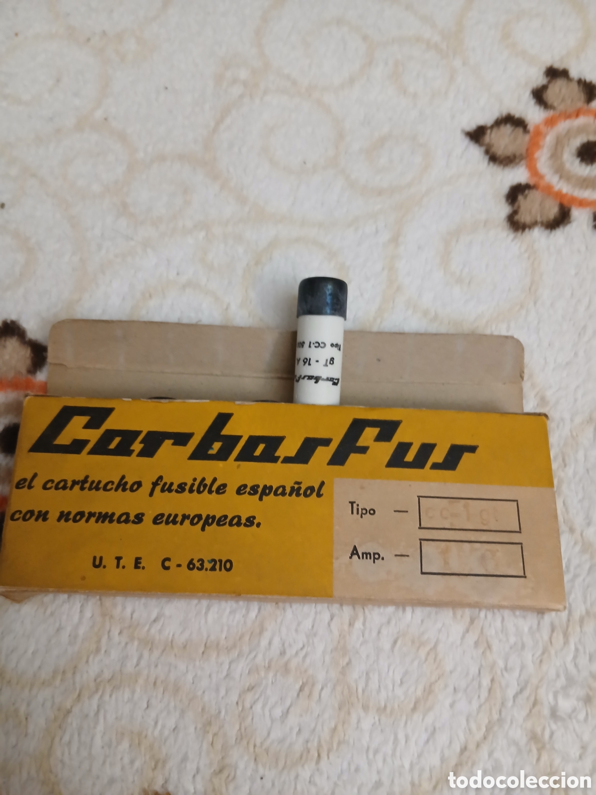 Antig&uuml;edades: Antigua caja de fusibles Carbasfus. Completa con 10 fusibles 16 A.