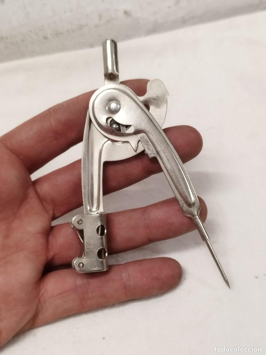 Antig&uuml;edades: Antiguo comp&aacute;s de dibujo t&eacute;cnico met&aacute;lico con rodamiento de bolas y niquelado.