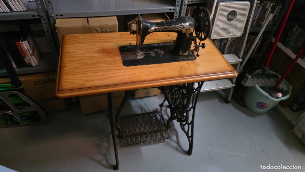 Antig&uuml;edades: MAQUINA DE COSER SINGER. F5015. FUNCIONA CORRECTAMENTE - Foto 1