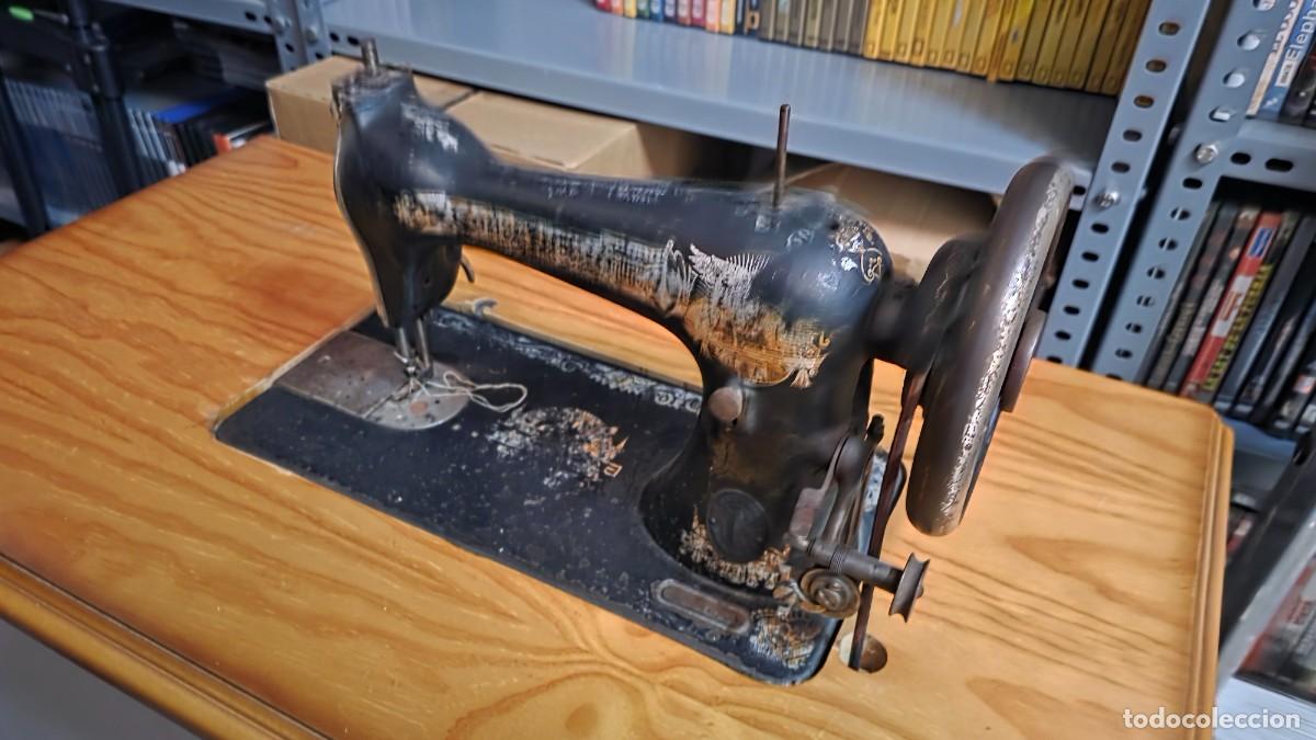 Antig&uuml;edades: MAQUINA DE COSER SINGER. F5015. FUNCIONA CORRECTAMENTE - Foto 2