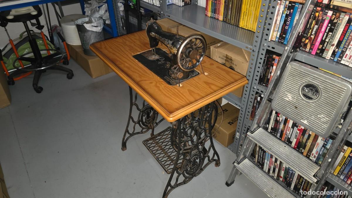 Antig&uuml;edades: MAQUINA DE COSER SINGER. F5015. FUNCIONA CORRECTAMENTE - Foto 5
