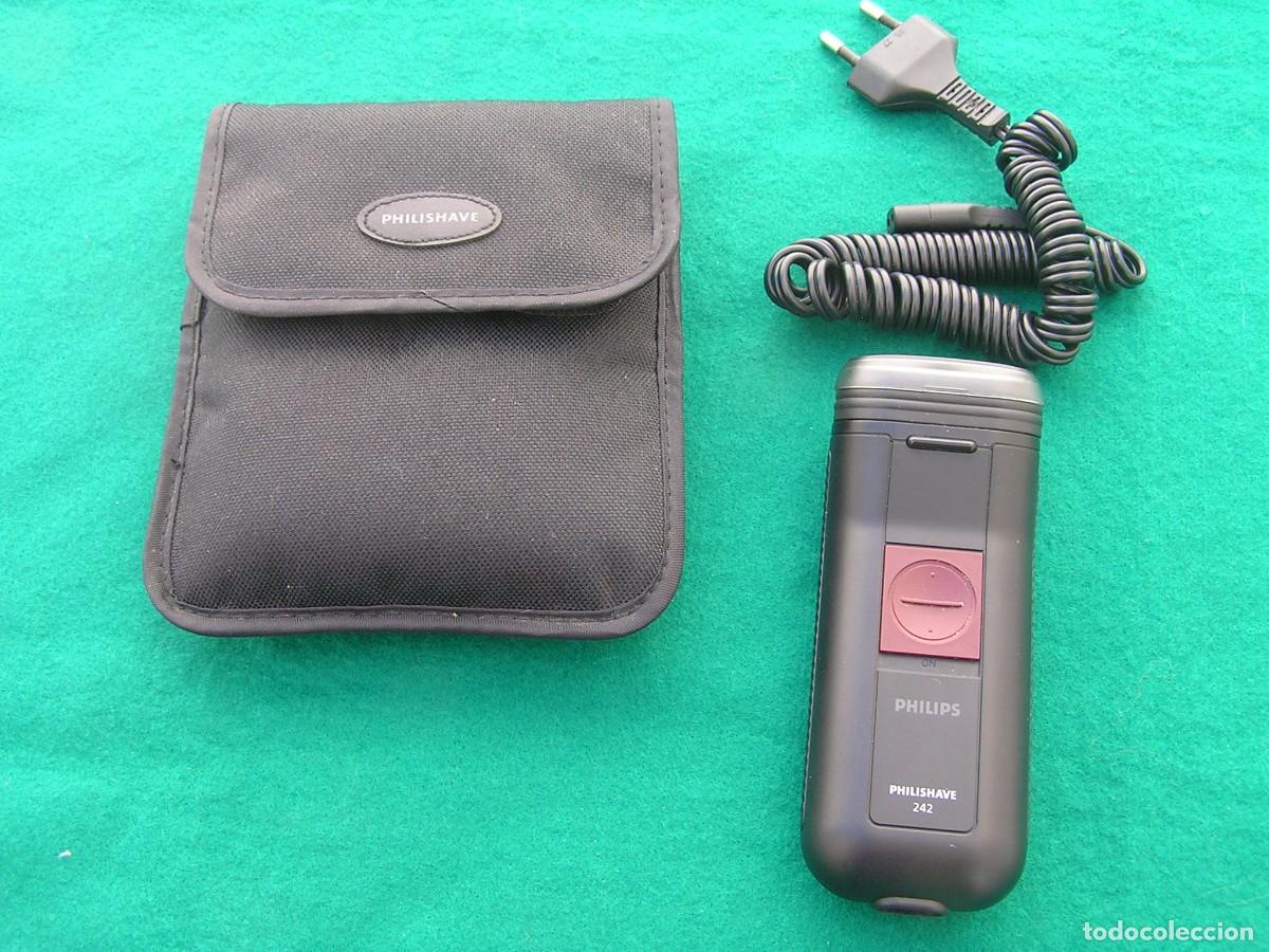 Antig&uuml;edades: M&aacute;quina el&eacute;ctrica de afeitar marca Philishave 242 con cable alimentaci&oacute;n y bolsa de transporte.