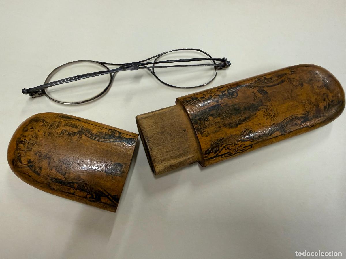 Antig&uuml;edades: Encantadoras gafas muy antiguas en estuche de madera. Leer descripcion completa
