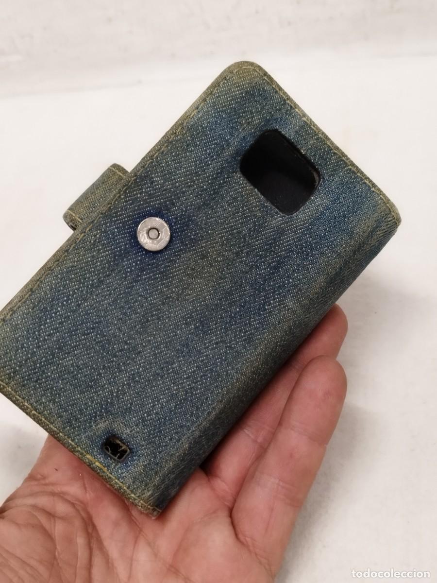 Tel&eacute;fonos: Funda para tel&eacute;fono m&oacute;vil, a identificar. - Foto 3
