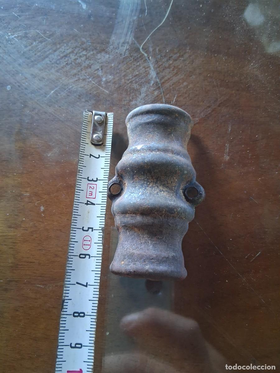 Antig&uuml;edades: Pieza falleba cerradura pestillo guia puerta ventana mueble cerrajer&iacute;a tirador espa&ntilde;olete herraje