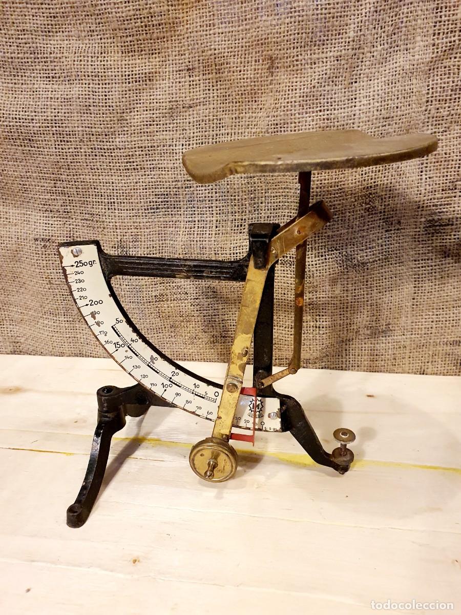 Antig&uuml;edades: Balanza pesacartas Concav. A&ntilde;os 30.
