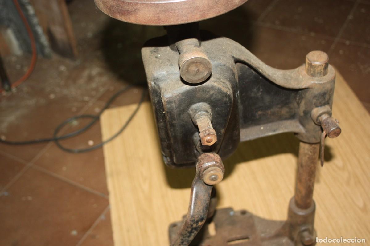 Antig&uuml;edades: Antiguo taladro de columna. - Foto 3