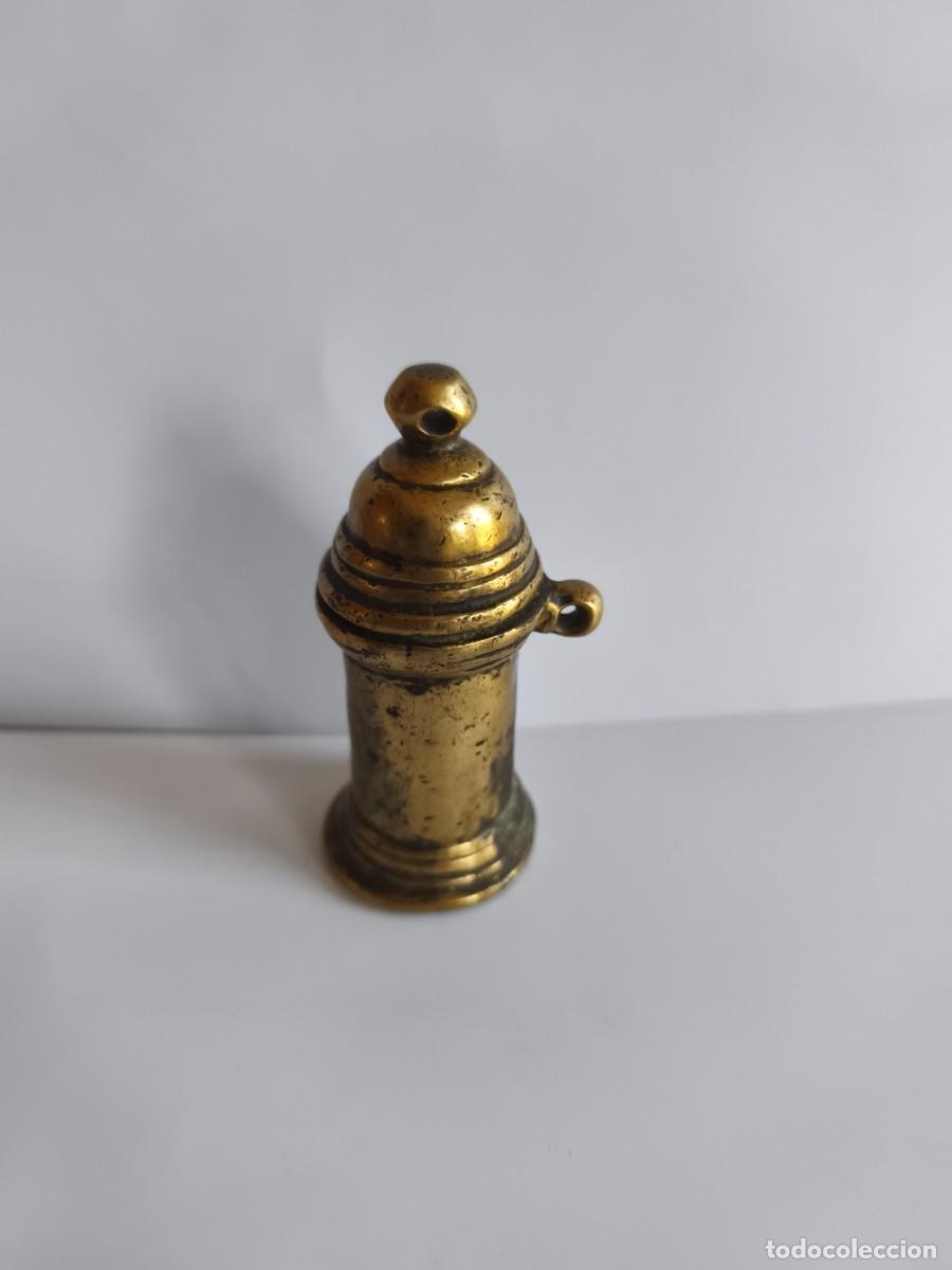 Antig&uuml;edades: Raro bote recipiente de bronce. Antiguo.