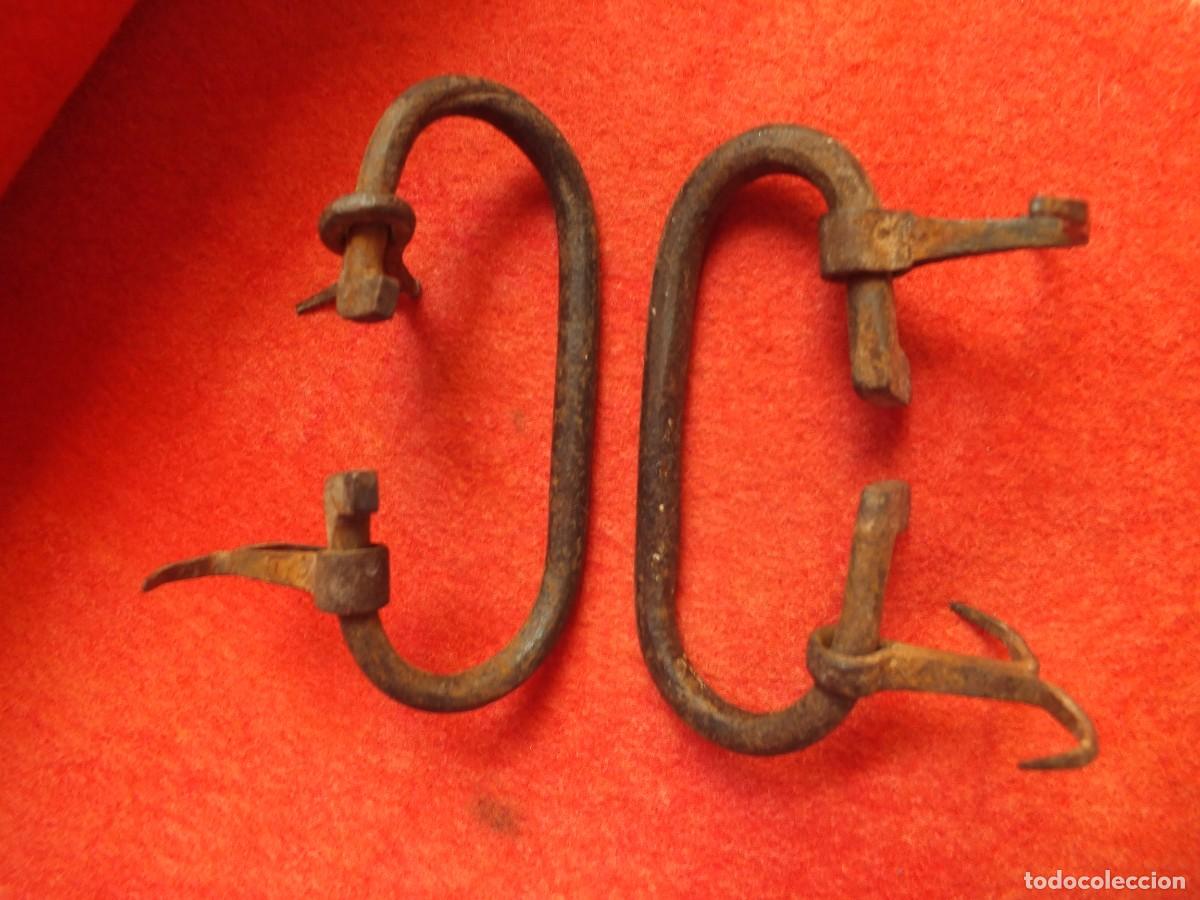 Antig&uuml;edades: DOS ASAS TIRADOR MANILLA DE FORJA PARA BARGUE&Ntilde;O ARCA ARC&Oacute;N O PUERTA