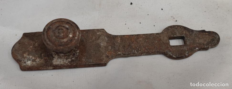 Antig&uuml;edades: ANTIGUO CIERRE PESTILLO O MANIVELA PARA PUERTA, 12 CM DE LARGO