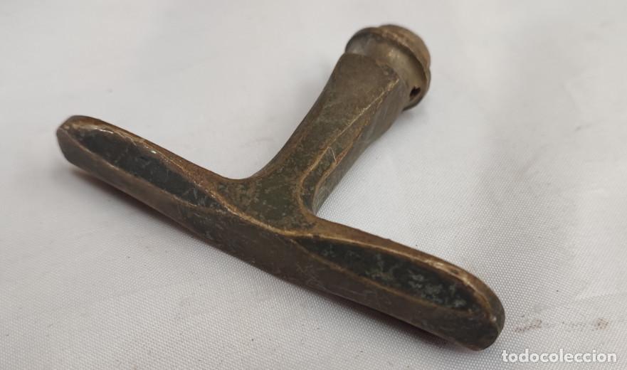 Antig&uuml;edades: ANTIGUA MANIVELA TIPO POMO TIRADOR DE BRONCE O LATON PARA PUERTA
