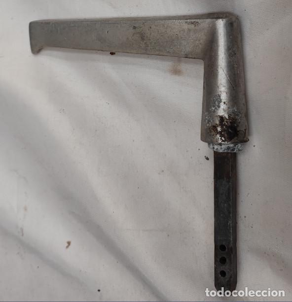 Antig&uuml;edades: ANTIGUA MANIVELA DE ALUMINIO PARA PUERTA - Foto 2